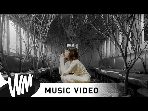 ความรักสีเทา - แพรว คณิตกุล [Official MV]